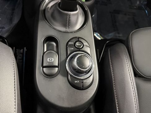 Certified 2024 MINI Cooper SE image 23