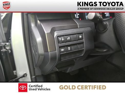 Used 2025 Toyota 4Runner SR5 AWD/4WD image 15