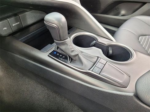 Used 2024 Toyota Camry SE image 25