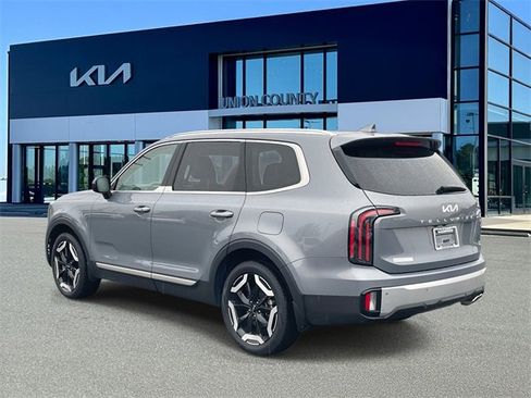 Certified 2024 Kia Telluride EX w/ EX Captain's Chair Package image 10