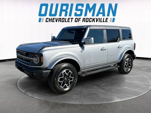 Used 2024 Ford Bronco Outer Banks AWD/4WD image 2