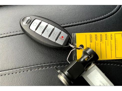 Used 2018 Nissan Rogue SV image 13