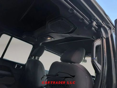 Used 2018 Jeep Wrangler Unlimited Sahara w/ LED Lighting Group AWD/4WD image 16