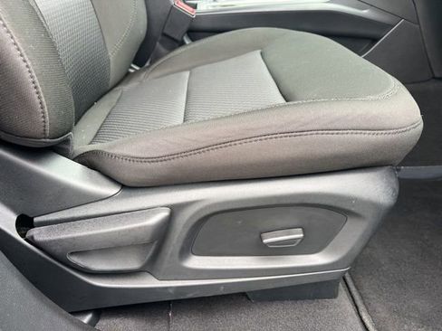 Used 2024 Ford Explorer XLT image 12