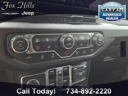 Used 2025 Jeep Gladiator Sport AWD/4WD image 22