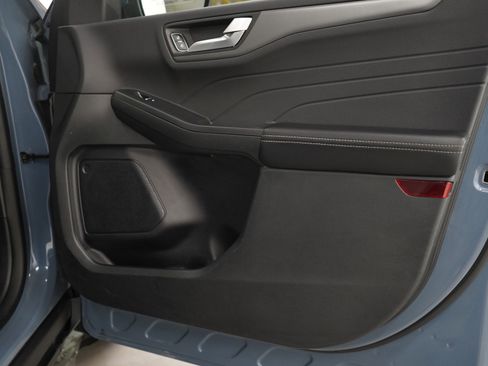 Used 2023 Ford Escape SE image 9