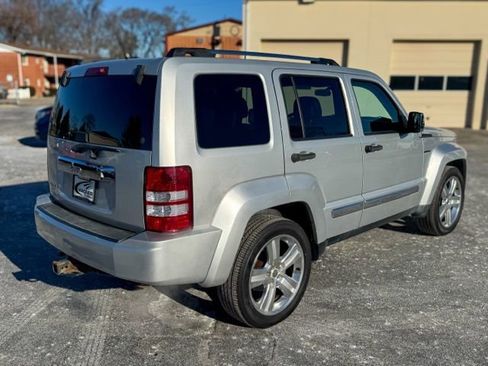 Used 2011 Jeep Liberty Sport image 8