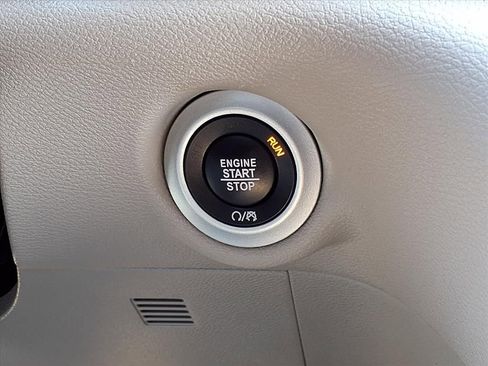 Used 2023 Chrysler Voyager LX image 15