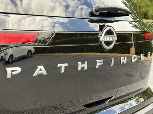 Used 2025 Nissan Pathfinder S FWD image 28
