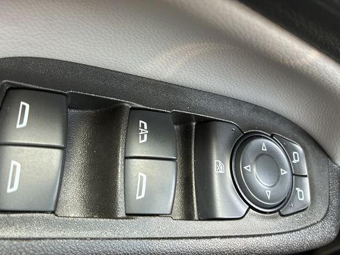 Used 2024 Chevrolet Equinox LT FWD image 21