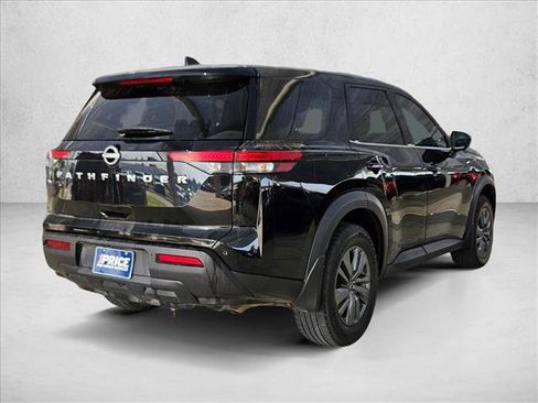 Used 2024 Nissan Pathfinder S FWD image 5