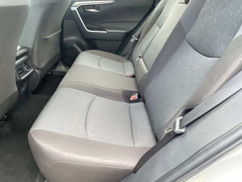 Used 2025 Toyota RAV4 XLE AWD/4WD image 9