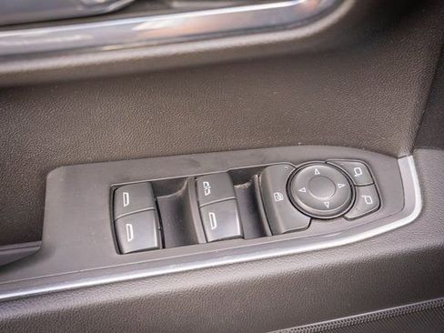 Used 2022 GMC Sierra 1500 SLE image 16