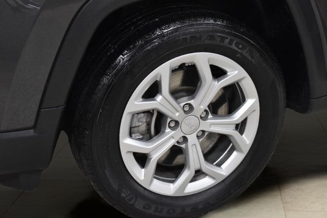 Used 2024 Jeep Compass Latitude AWD/4WD image 31
