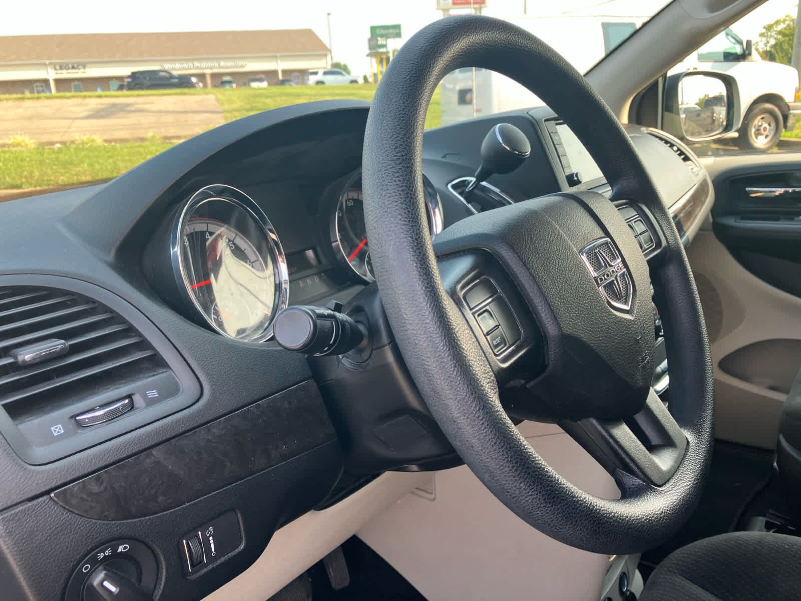 Used 2019 Dodge Grand Caravan SE FWD image 9