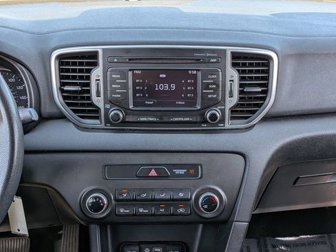 Used 2018 Kia Sportage LX AWD/4WD image 3