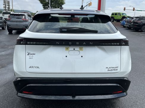 Used 2023 Nissan Ariya AWD/4WD image 7