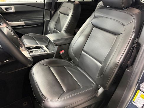 Used 2023 Ford Explorer XLT AWD/4WD image 11