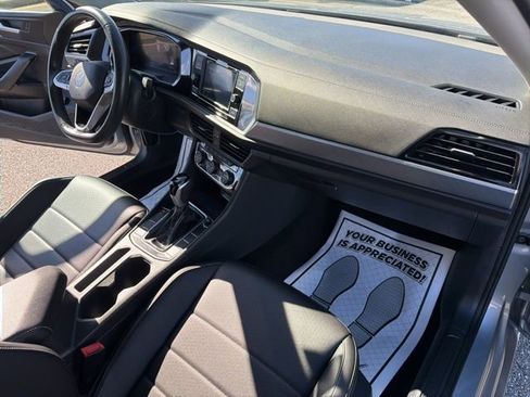 Used 2024 Volkswagen Jetta SE image 28