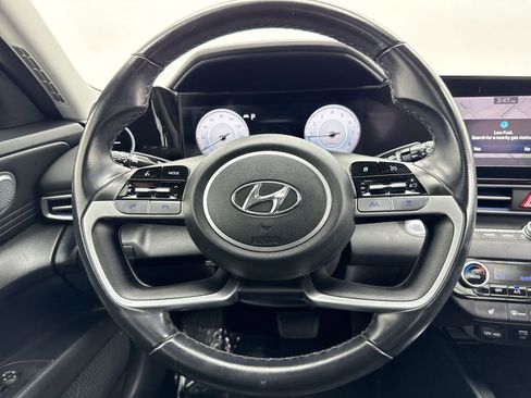 Used 2022 Hyundai Elantra Limited w/ Preferred Accessory Package image 13