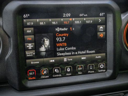 Used 2023 Jeep Gladiator Mojave w/ Trailer Tow Package image 21