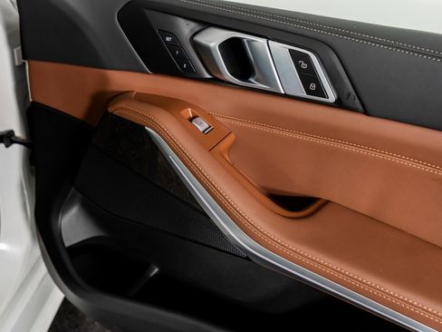 Used 2025 BMW X7 xDrive40i w/ M Sport Package image 47