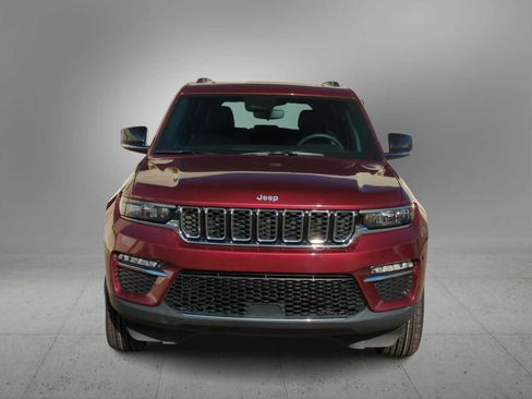 Used 2024 Jeep Grand Cherokee Limited image 3
