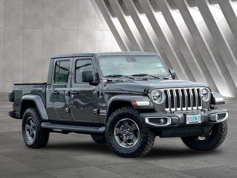 Used 2020 Jeep Gladiator Overland image 2
