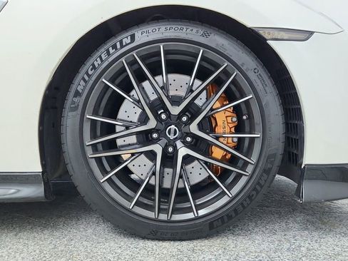 Used 2021 Nissan GT-R Premium image 14