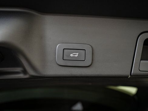 Used 2023 Land Rover Range Rover Evoque R-Dynamic SE image 17