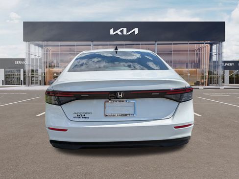 Used 2025 Honda Accord SE image 5