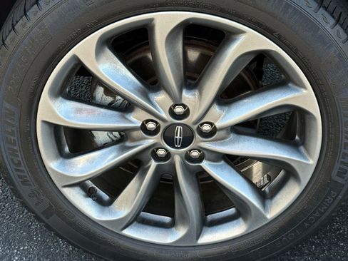 Used 2022 Lincoln Corsair AWD w/ Premium Package image 11