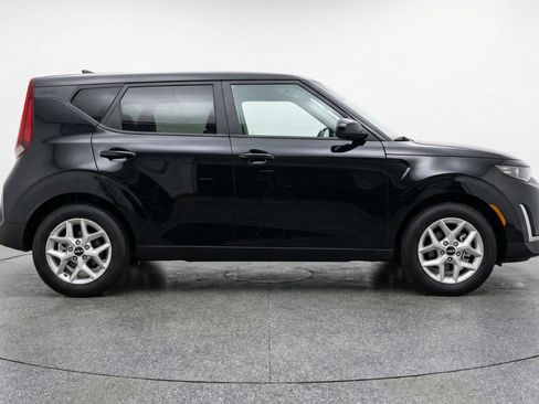 Used 2025 Kia Soul LX w/ LX Technology Package FWD image 11