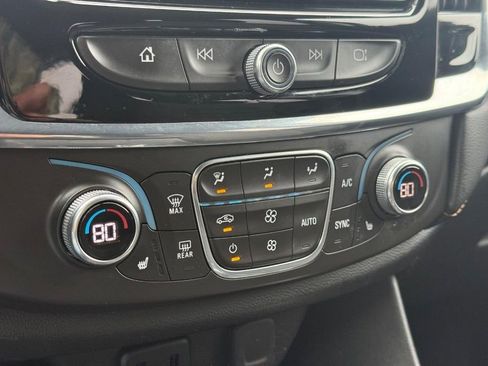 Used 2018 Chevrolet Traverse LT image 21