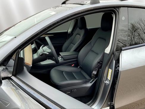 Used 2024 Tesla Model Y Long Range image 20