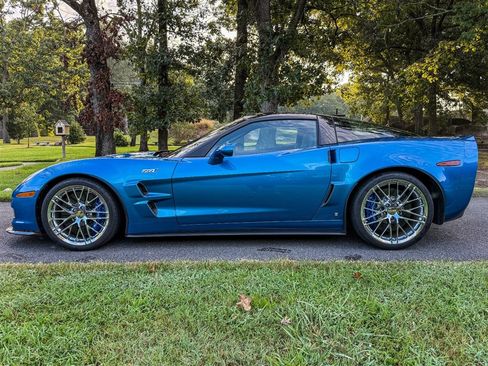 Used 2009 Chevrolet Corvette ZR1 w/ Preferred Equipment Group RWD image 22
