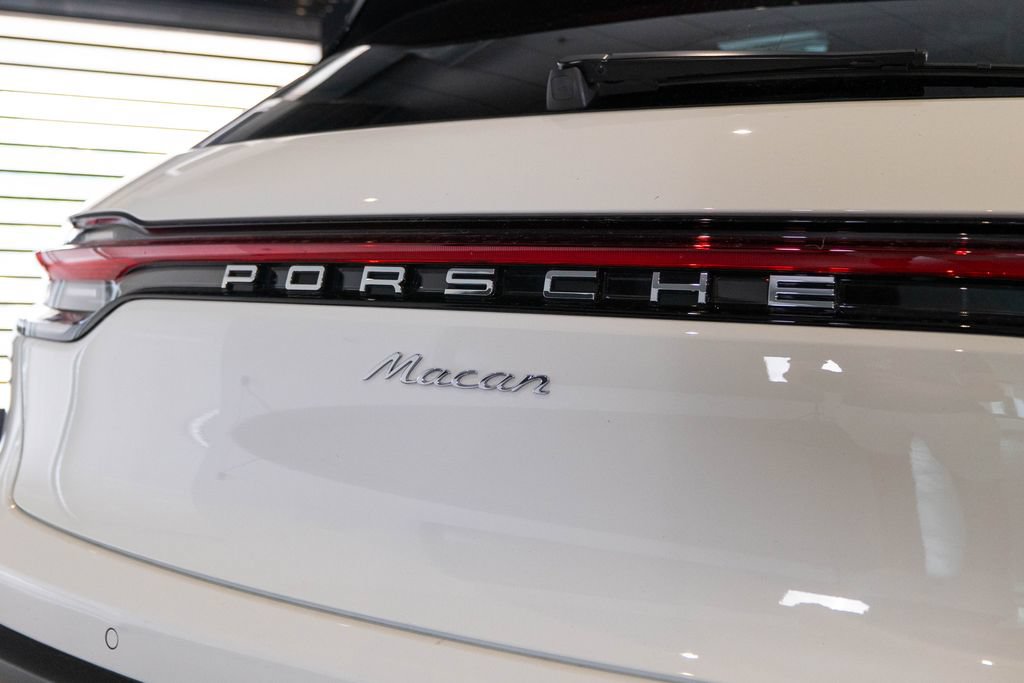 Certified 2026 Porsche Macan AWD/4WD image 14