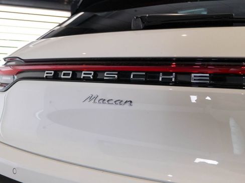 Certified 2026 Porsche Macan AWD/4WD image 14