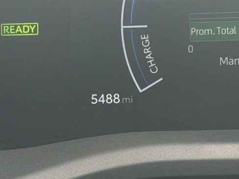 Used 2025 Toyota Camry SE FWD image 30