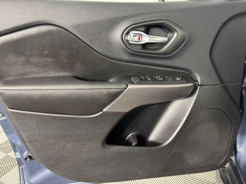 Used 2021 Jeep Cherokee Latitude Lux w/ Comfort/Convenience Group FWD image 38
