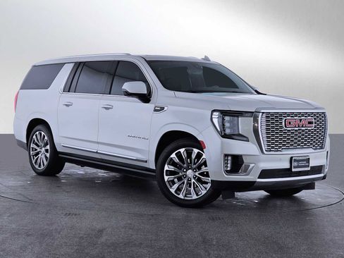 Used 2021 GMC Yukon XL Denali w/ Denali Ultimate Package image 2