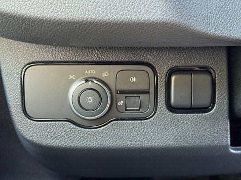 Used 2024 Mercedes-Benz Sprinter 2500 image 17