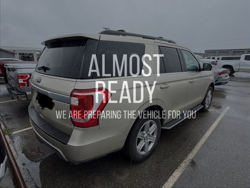 Used 2018 Ford Expedition XLT w/ Equipment Group 202A RWD image 4