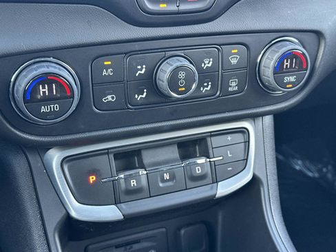 Used 2022 GMC Terrain SLE w/ Driver Convenience Package image 30