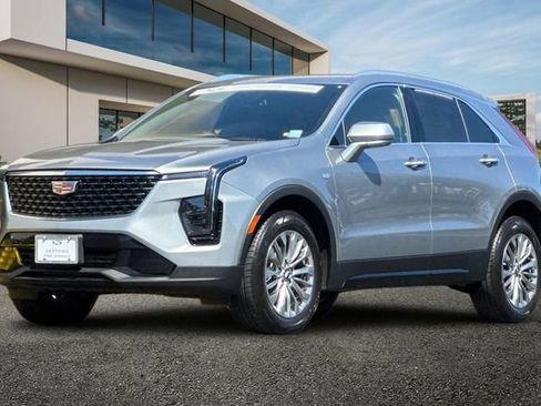 Certified 2025 Cadillac XT4 Premium Luxury image 4