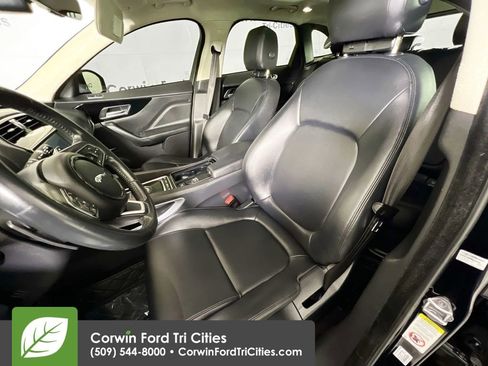 Used 2019 Jaguar F-PACE Premium image 25