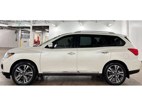 Used 2020 Nissan Pathfinder Platinum FWD image 8