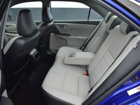 Used 2015 Toyota Camry SE image 12