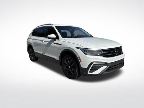 Used 2022 Volkswagen Tiguan SE FWD image 2
