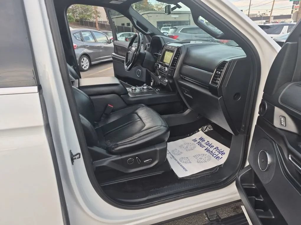 Used 2018 Ford Expedition Limited w/ Equipment Group 301A AWD/4WD image 18